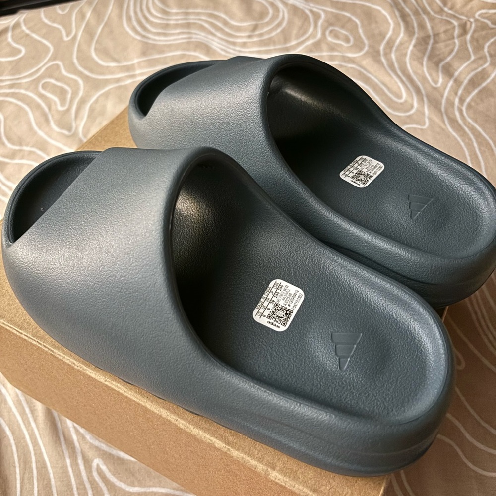 Adidas Yeezy Slides
